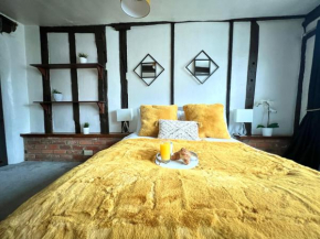 Duchess House Apt 1- Spacious & Historic 3BR